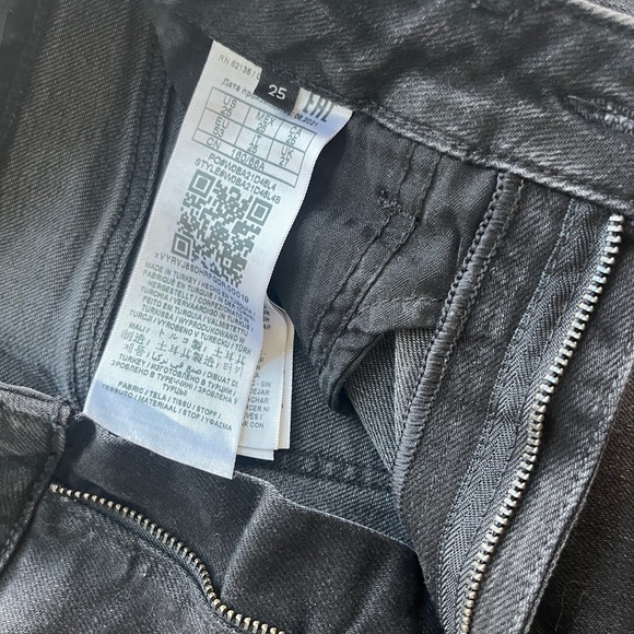 Guess Black Tapered High Mom Jeans - Picture 3 of 4